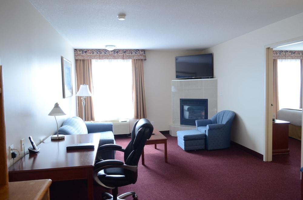 Quality Inn & Suites Edmonton International Airport Leduc Bagian luar foto
