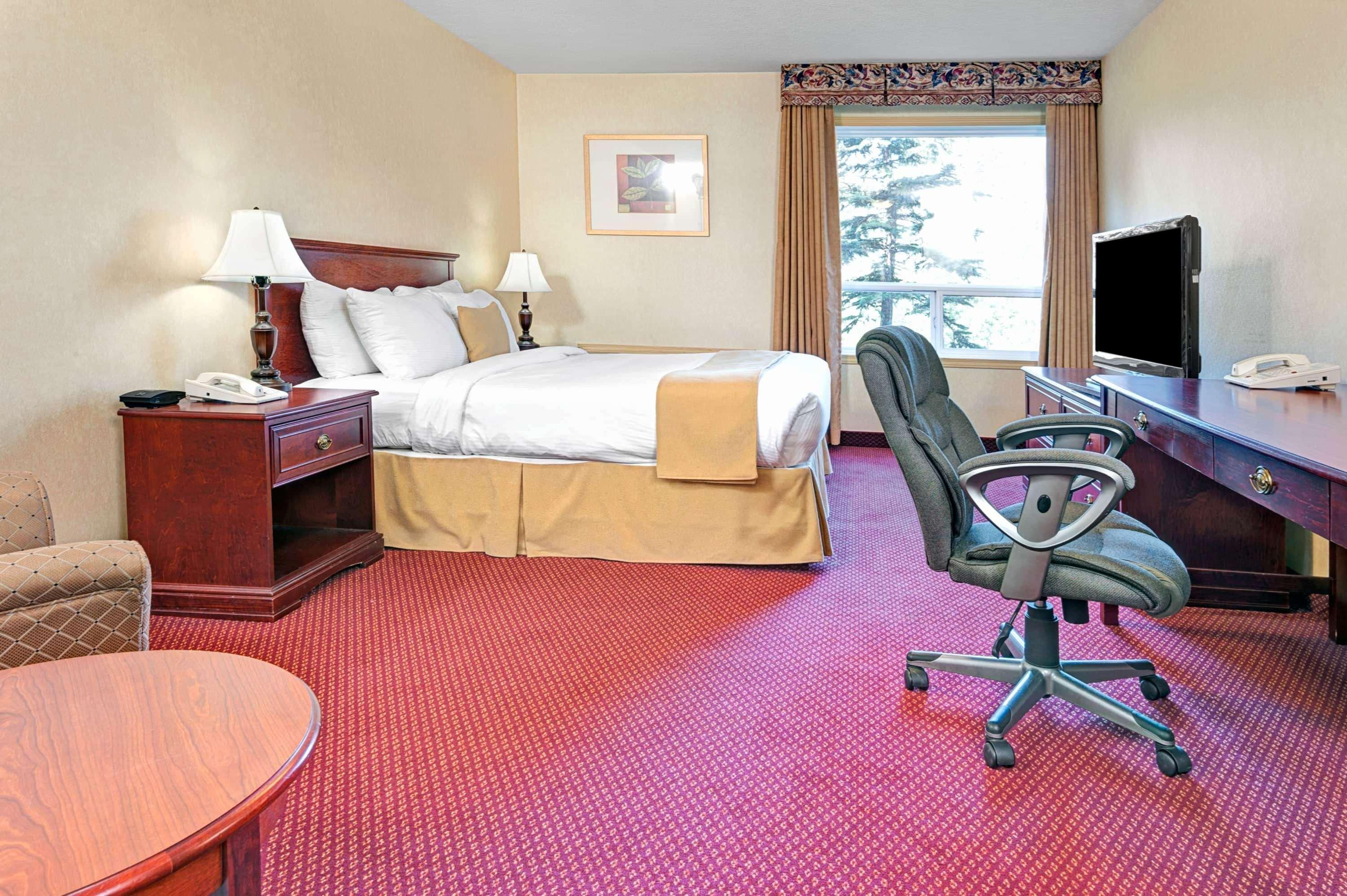 Quality Inn & Suites Edmonton International Airport Leduc Bagian luar foto