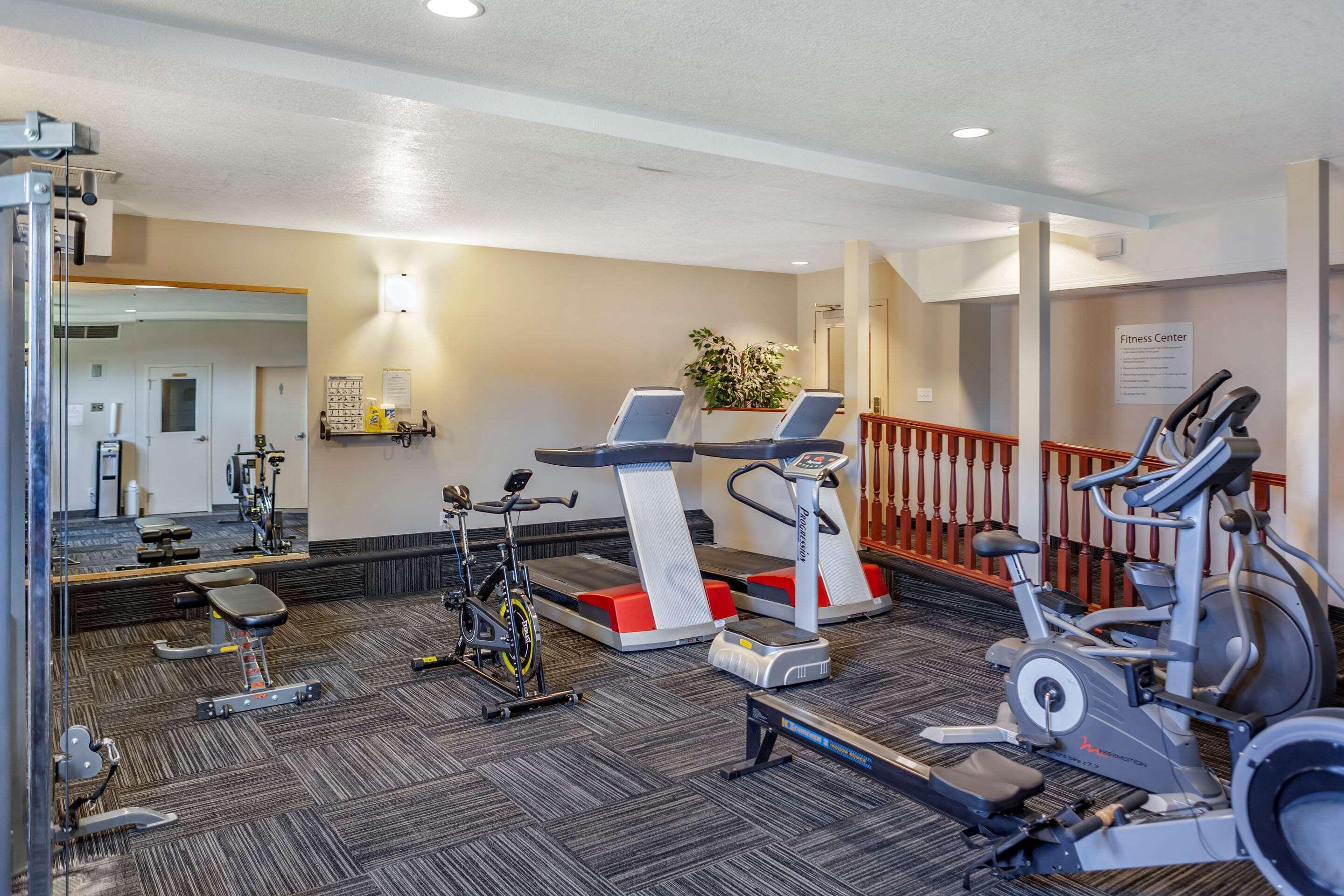 Quality Inn & Suites Edmonton International Airport Leduc Bagian luar foto