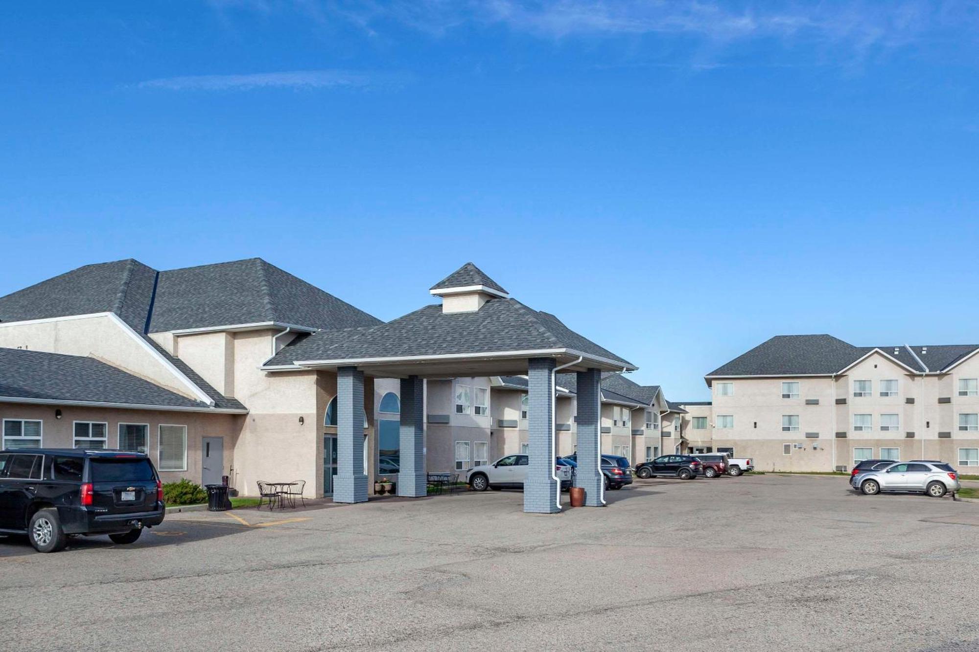 Quality Inn & Suites Edmonton International Airport Leduc Bagian luar foto