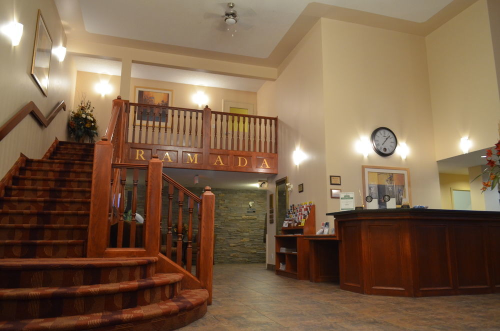 Quality Inn & Suites Edmonton International Airport Leduc Bagian luar foto