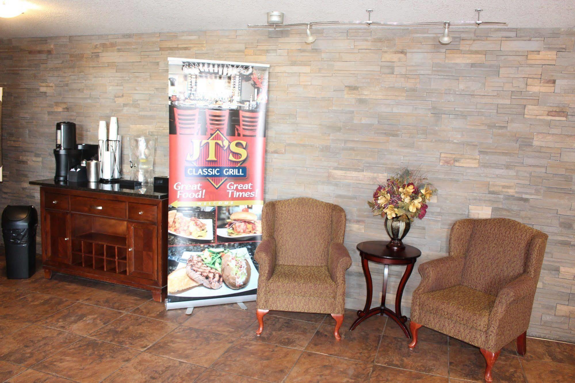 Quality Inn & Suites Edmonton International Airport Leduc Bagian luar foto