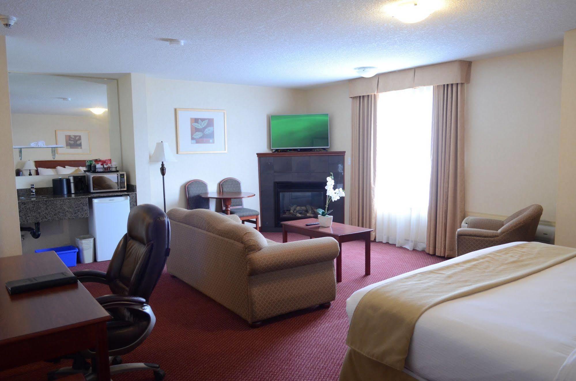 Quality Inn & Suites Edmonton International Airport Leduc Bagian luar foto