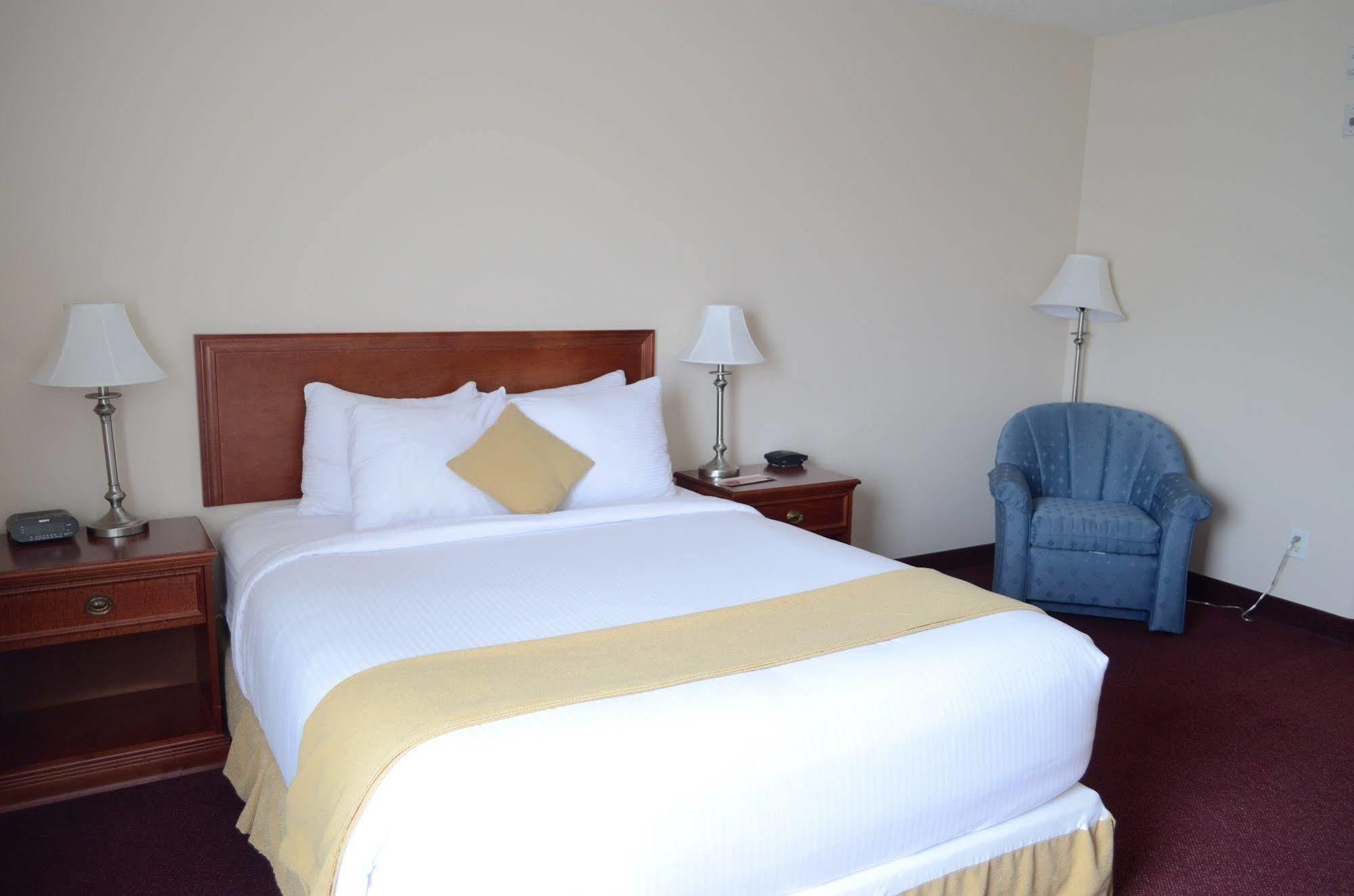 Quality Inn & Suites Edmonton International Airport Leduc Bagian luar foto