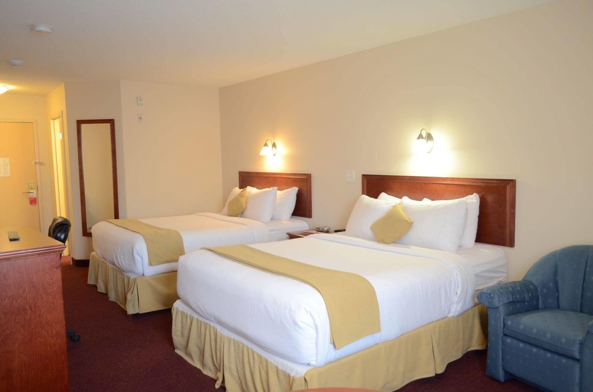 Quality Inn & Suites Edmonton International Airport Leduc Bagian luar foto